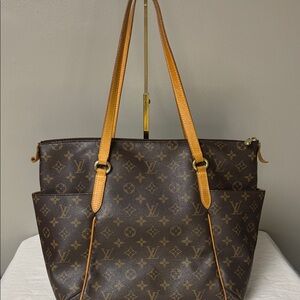 Louis Vuitton Totally MM Monogram Tote France TH4049